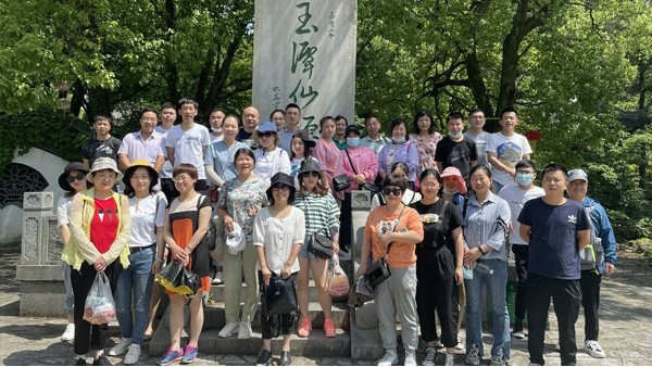 建設(shè)一個(gè)花園式、美美的降解塑料袋生產(chǎn)廠家！